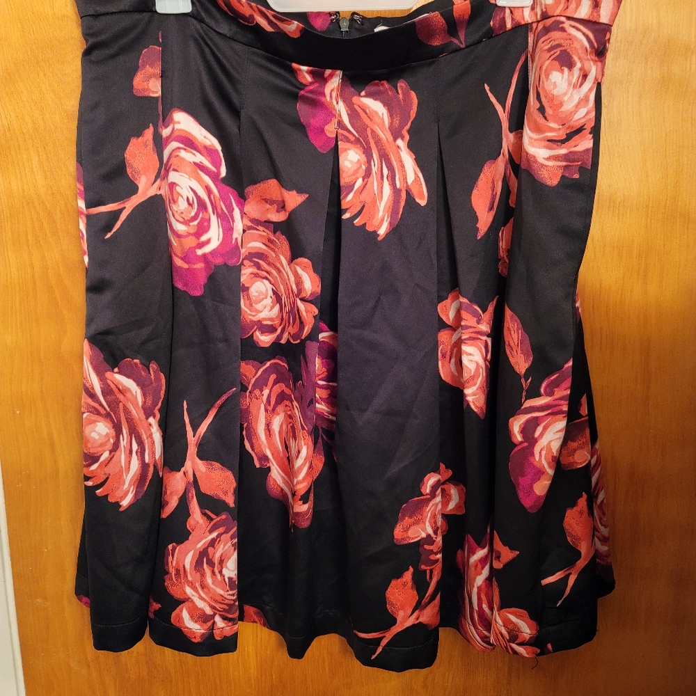 Gently used Eva Mendes skirt size 18